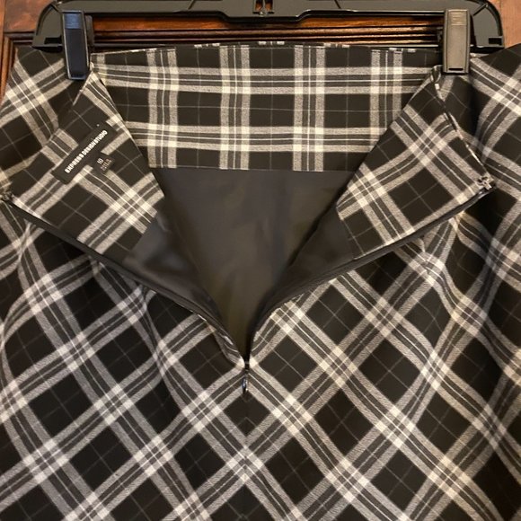 EUC - Express Design Studio Editor Fit, Black Gray Plaid Pencil Skirt, Size 10 - Picture 3 of 6